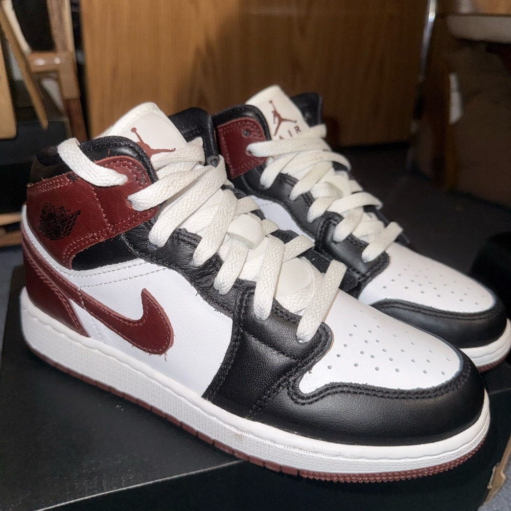 NEW Nike Air Jordan Mid - Black, White, Burgundy (Brown-ish) 🖤🤍🤎💜